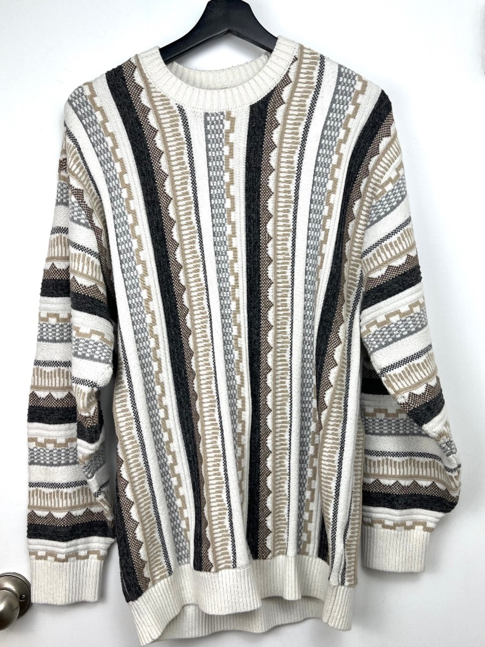 Hollister Coogi Style 3D Mixed Knit Men’s Sweater L Beige Stripes Retro Grandpa